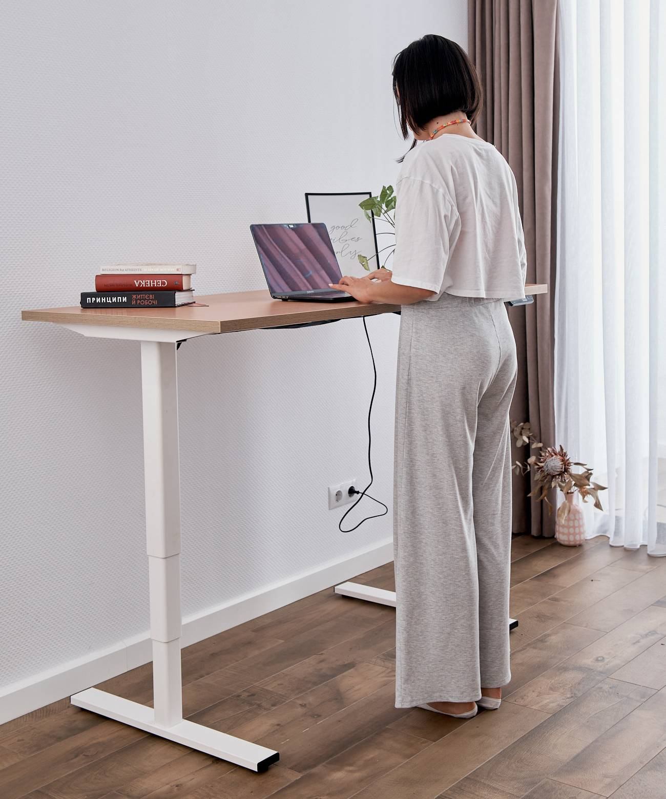 Höhenverstellbarer Schreibtisch - Deskolonia Melamin White