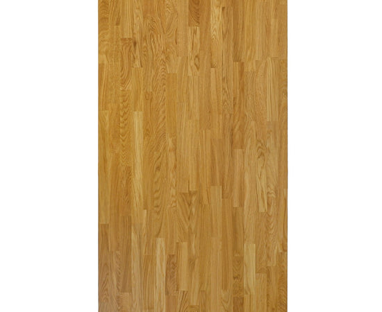 Schreibtischplatte aus naturbelassenem Eichenholz mit lebendiger Holzmaserung.