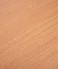 Rechteckige Tischplatte mit weißer melaminbeschichteter Oberfläche und nicht abgerundeten Ecken.