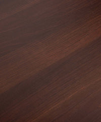 Rechteckige Tischplatte mit weißer melaminbeschichteter Oberfläche und nicht abgerundeten Ecken.