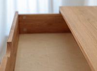 Kommode aus geöltem Eichenholz mit Schubladen und Türen im zeitlosen, minimalistischen Design