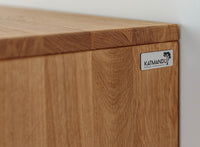 Kommode aus geöltem Eichenholz mit Schubladen und Türen im zeitlosen, minimalistischen Design