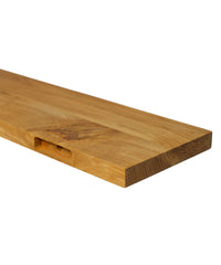 Schwebendes Wandregal aus naturgeölter Eiche mit unsichtbarer Wandhalterung im minimalistischen Design.