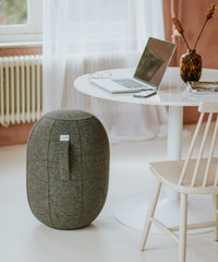 VLUV Balancekapsel (Modell KAPSUL STOV), ein luftgefüllter Balancehocker mit robustem Stoffbezug und rutschfester Unterseite.