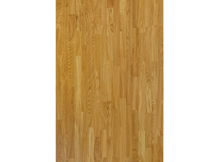 Schreibtischplatte aus naturbelassenem Eichenholz mit lebendiger Holzmaserung.