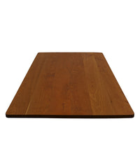 Schreibtischplatte aus Eichenholz im Farbton Old Brown mit natürlicher Holzmaserung.