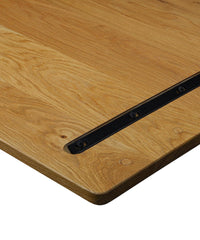 Schreibtischplatte aus Eichenholz (NaturPro) mit feiner, natürlicher Maserung.