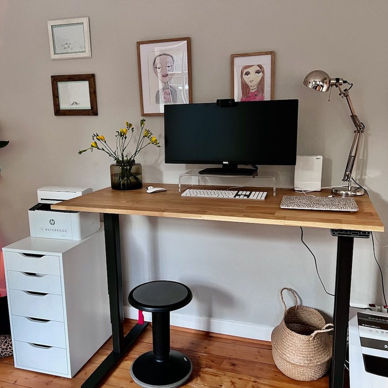 Ästhetisches Homeoffice Setup – Kundin Kati, schwarzes Gestell mit Eiche Natur Pro