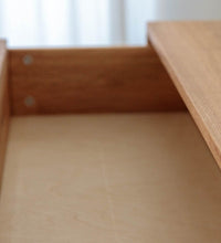 Kommode aus geöltem Eichenholz mit Schubladen und Türen im zeitlosen, minimalistischen Design