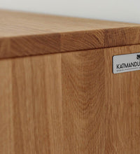 Kommode aus geöltem Eichenholz mit Schubladen und Türen im zeitlosen, minimalistischen Design