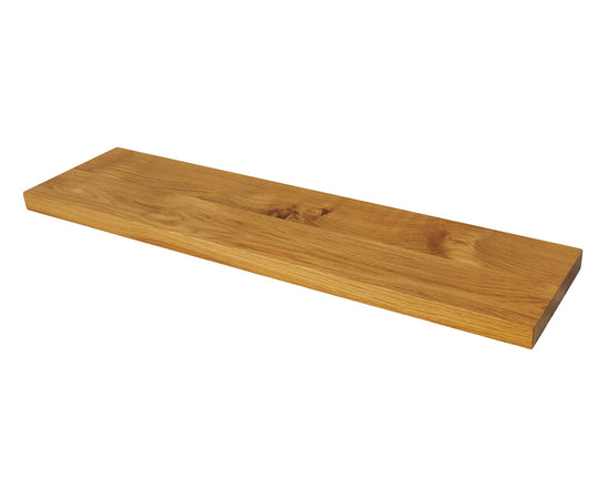 Schwebendes Wandregal aus naturgeölter Eiche mit unsichtbarer Wandhalterung im minimalistischen Design.