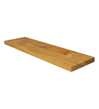 Schwebendes Wandregal aus naturgeölter Eiche mit unsichtbarer Wandhalterung im minimalistischen Design.