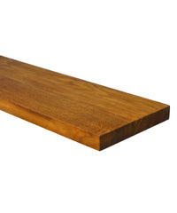 Schwebendes Wandregal aus geöltem Eichenholz im Farbton Old Brown mit verdeckter Wandhalterung im minimalistischen Design.