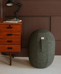 VLUV Balancekapsel (Modell KAPSUL STOV), ein luftgefüllter Balancehocker mit robustem Stoffbezug und rutschfester Unterseite.