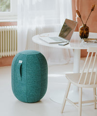 VLUV Balancekapsel (Modell KAPSUL STOV), ein luftgefüllter Balancehocker mit robustem Stoffbezug und rutschfester Unterseite.