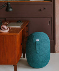 VLUV Balancekapsel (Modell KAPSUL STOV), ein luftgefüllter Balancehocker mit robustem Stoffbezug und rutschfester Unterseite.