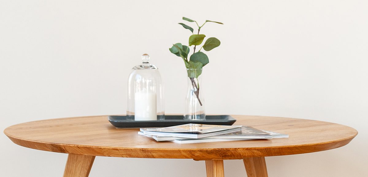 Holztisch Natur geölt in einem Raumstehend. Kategoriebild für die Bestseller